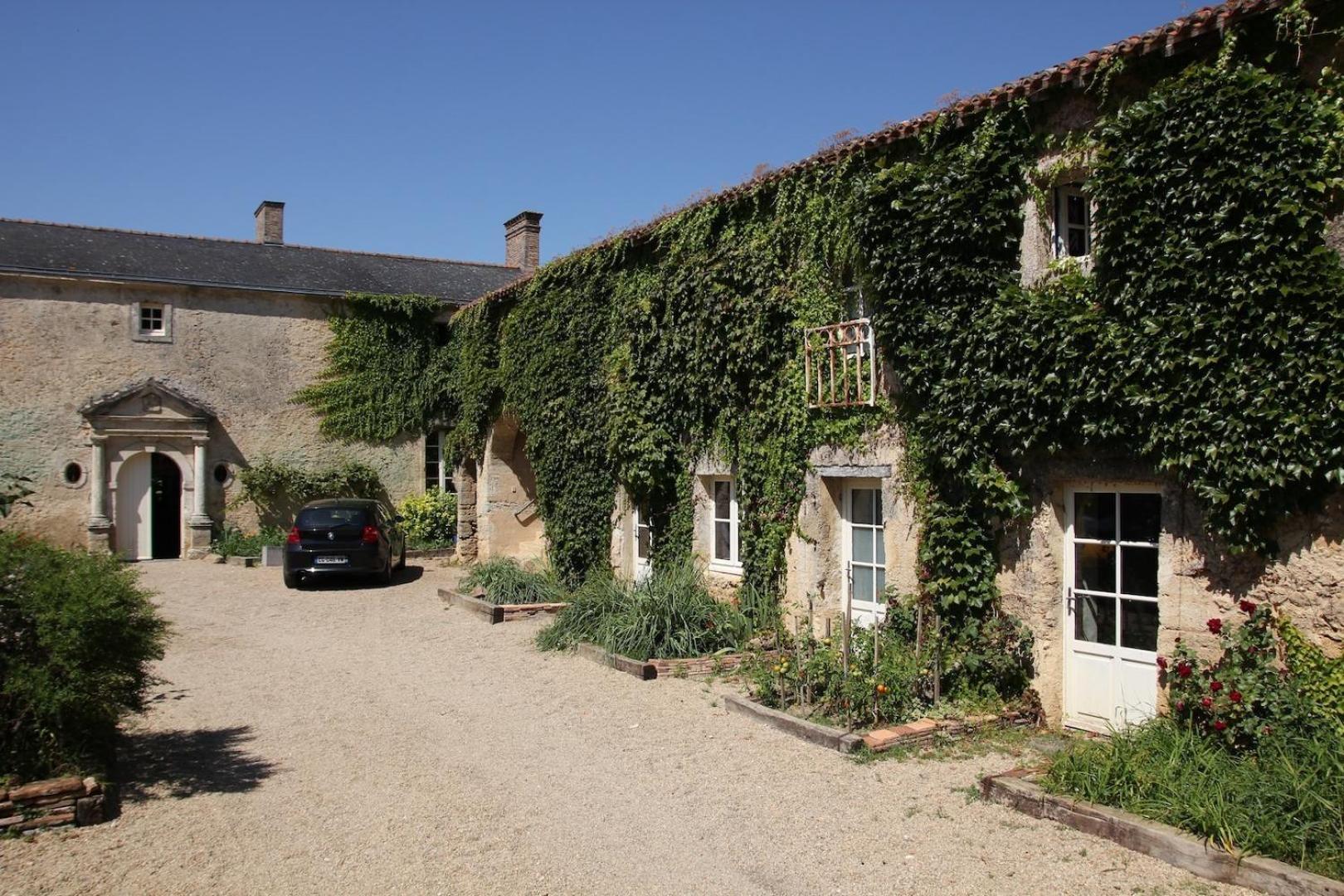 Bed and Breakfast Le Manoir De Gatines Tigne Экстерьер фото